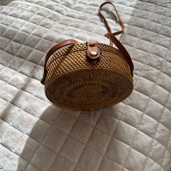 Handbags - Cute cross-body wicker bag with snap closure.